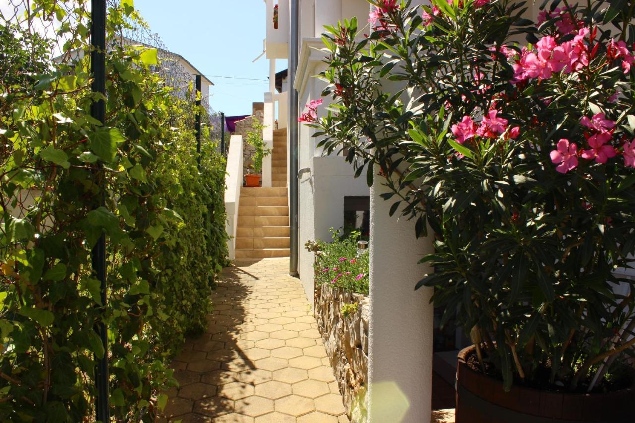 Apartments Villa Arta Murter Exterior foto
